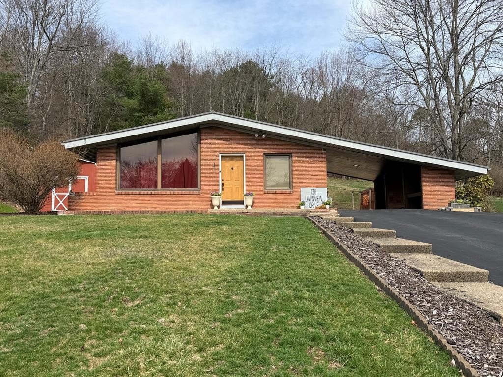 Single Family 3BR 2BA - 138 LAWNVIEW DR, New Cumberland, WV