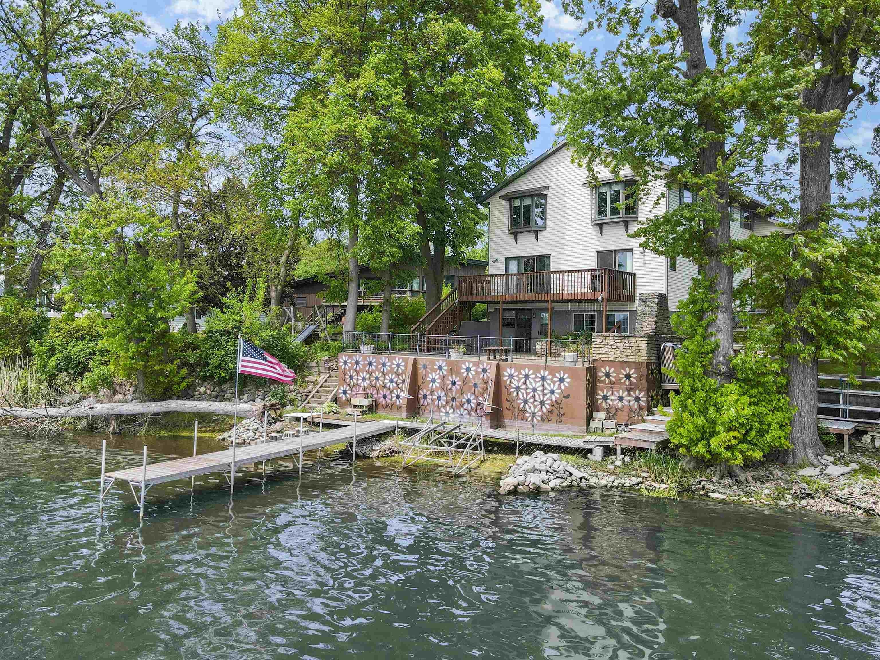 Single Family 4BR 4BA - 1300 E Mound Drive, Edgerton, WI