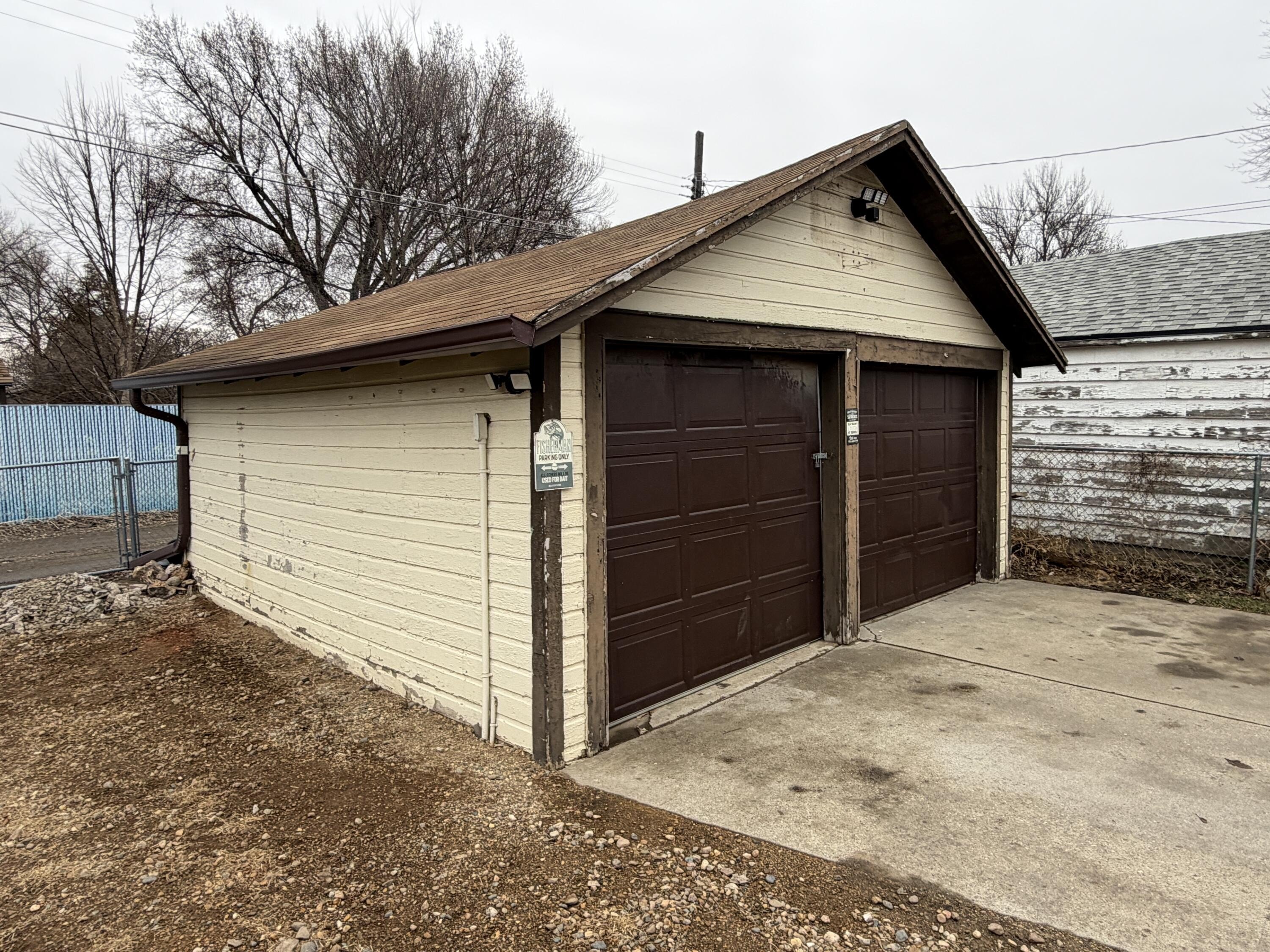 Single Family 2BR 2BA - 1311 SE 3rd Avenue, Aberdeen, SD