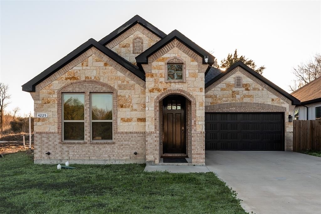 Single Family 4BR 3BA - 4225 Elkins Avenue, Lancaster, TX
