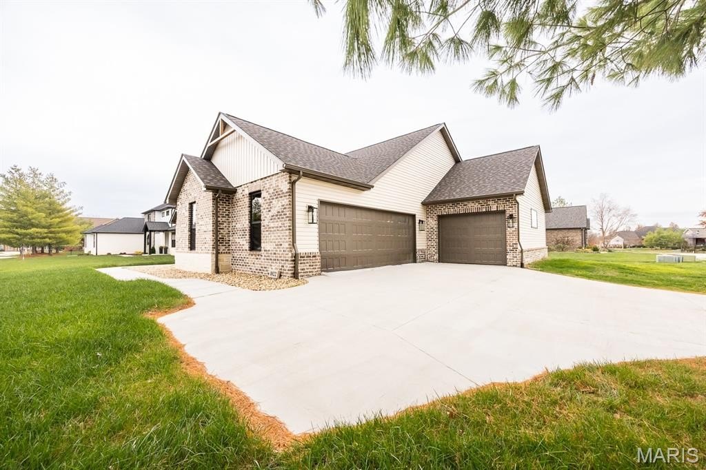 Single Family 4BR 3BA - 1022 BARTEAU Drive, Swansea, IL