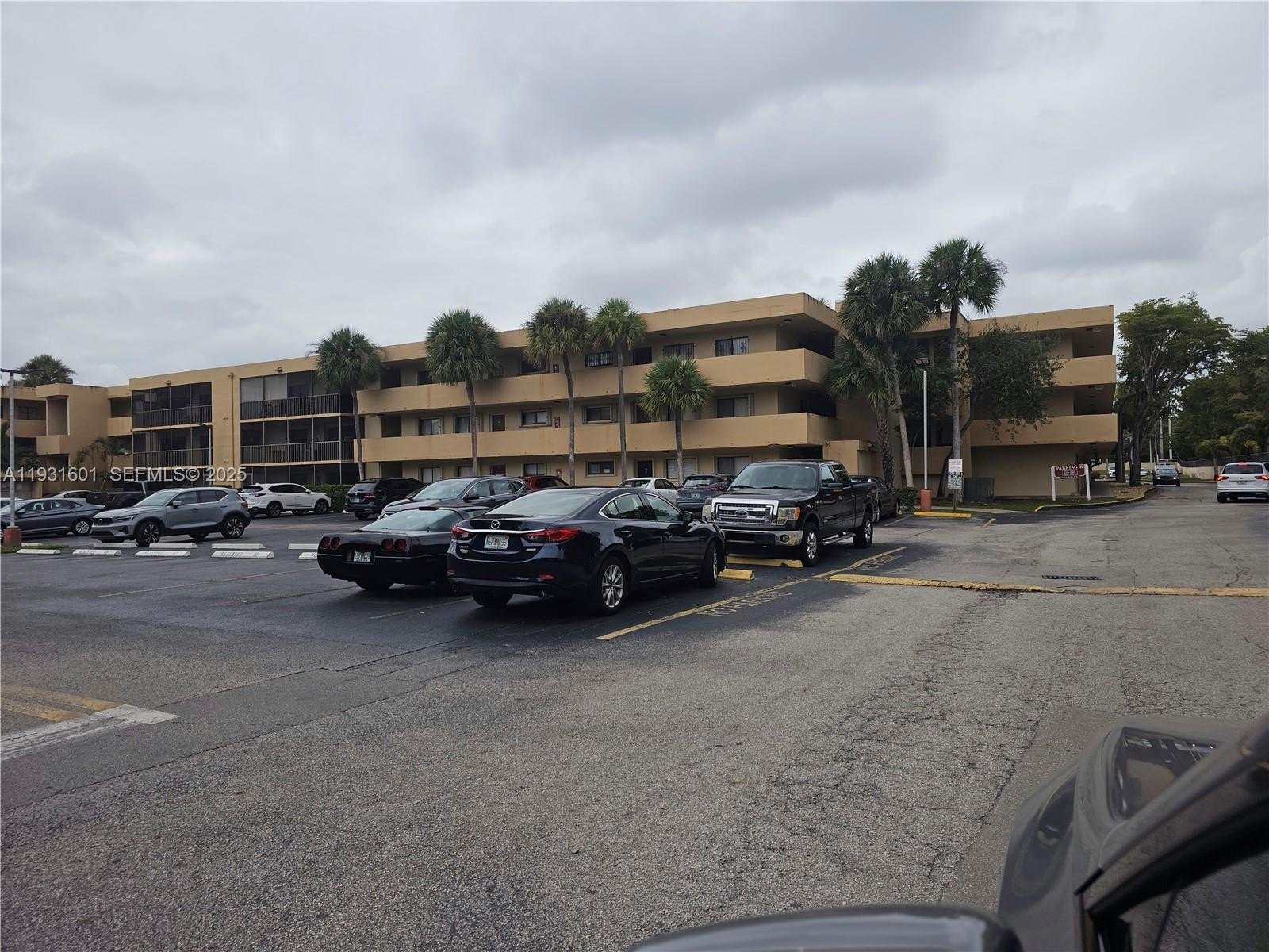 Condo 3BR 2BA - 8415 SW 107th Ave, Miami, FL