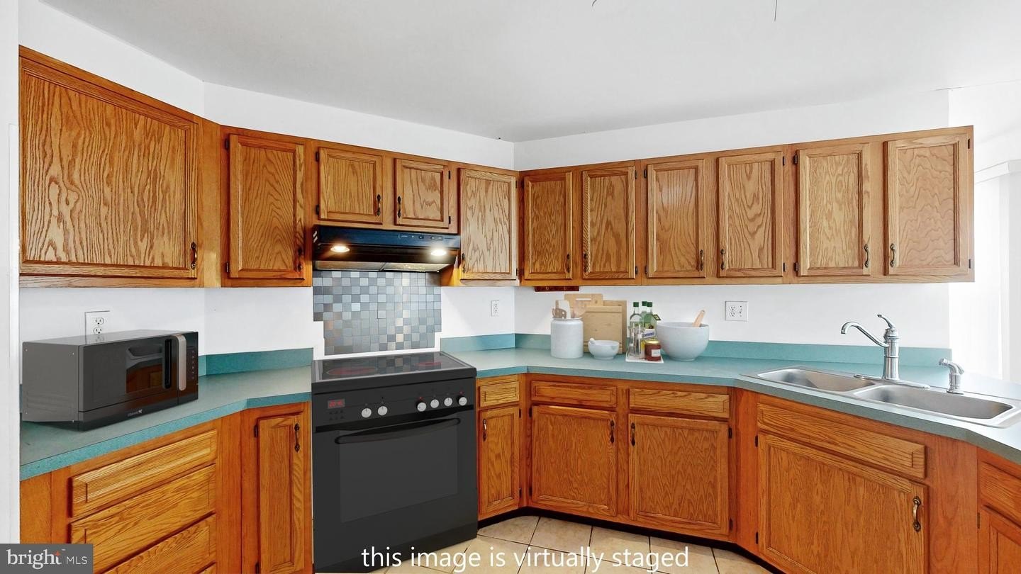 Single Family 3BR 2BA - 5 GREENWICH DR, DOVER, DE