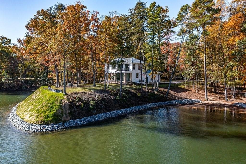Single Family 4BR 4BA - 212A Gordon Drive, Weems, VA