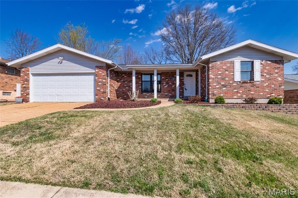 Single Family 3BR 2BA - 2161 Olde Winery Road, St Louis, MO