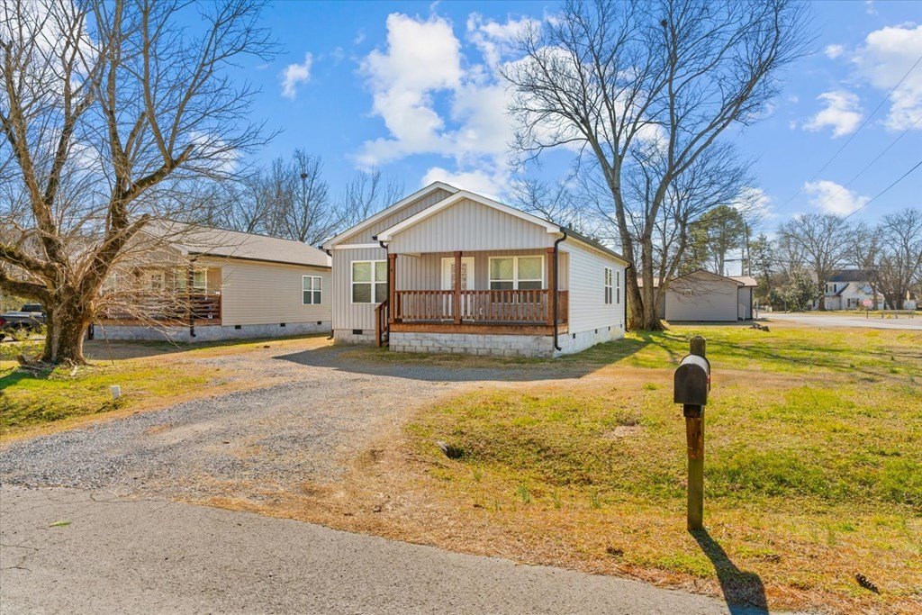 Single Family 3BR 2BA - 4 W 5th Avenue, CHATSWORTH, GA