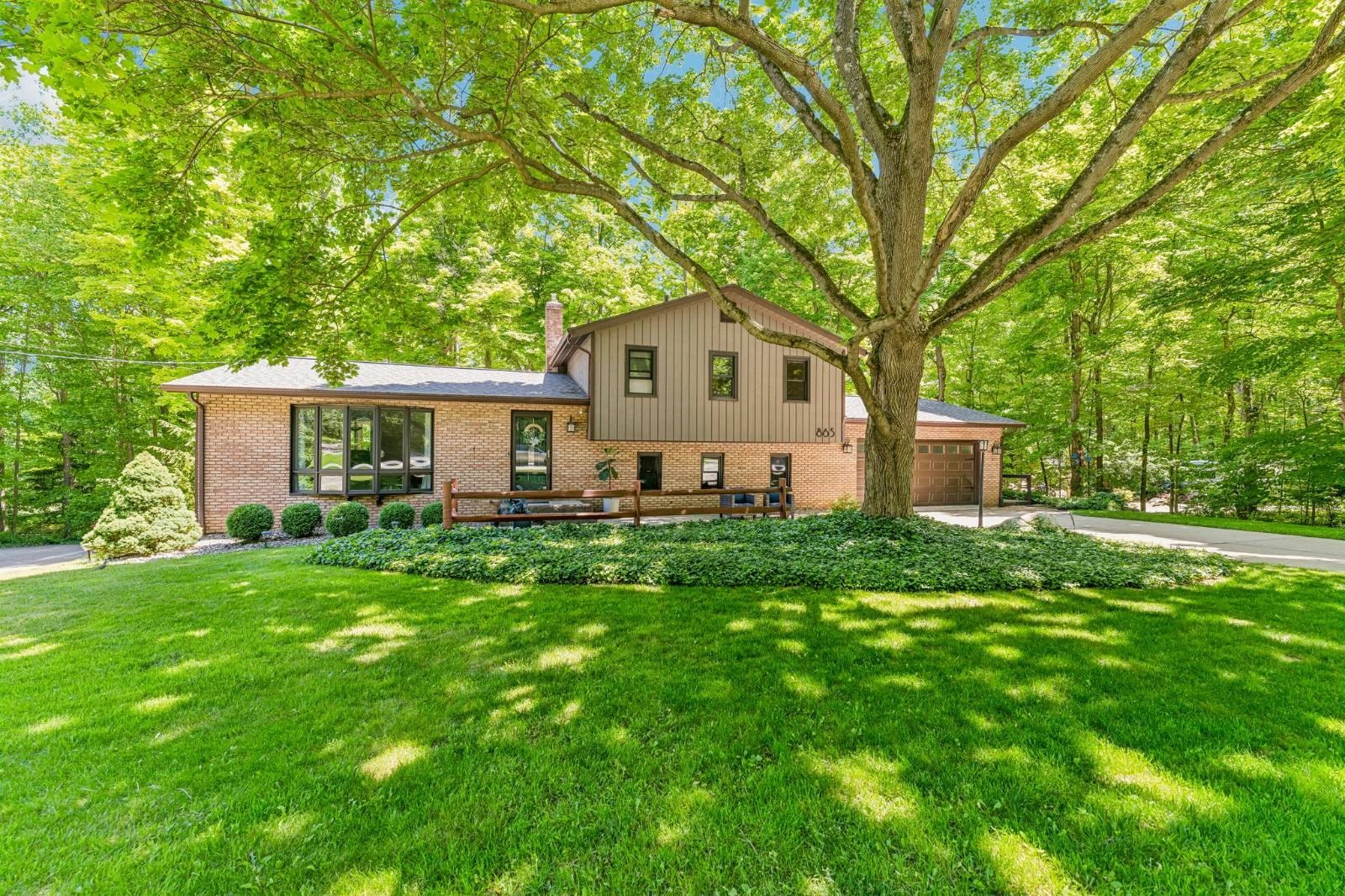Single Family 4BR 2BA - 865 Old Spring, Copley, OH