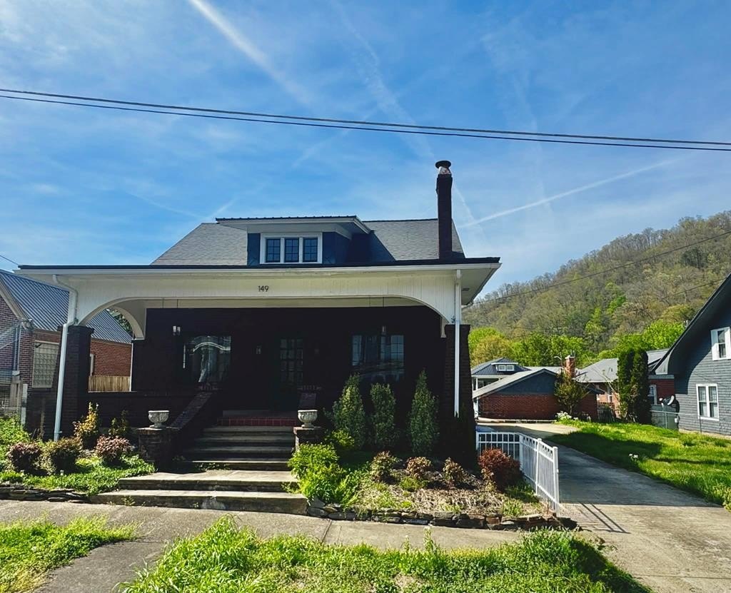 Single Family 4BR 3BA - 149 4th Street, Pikeville, KY