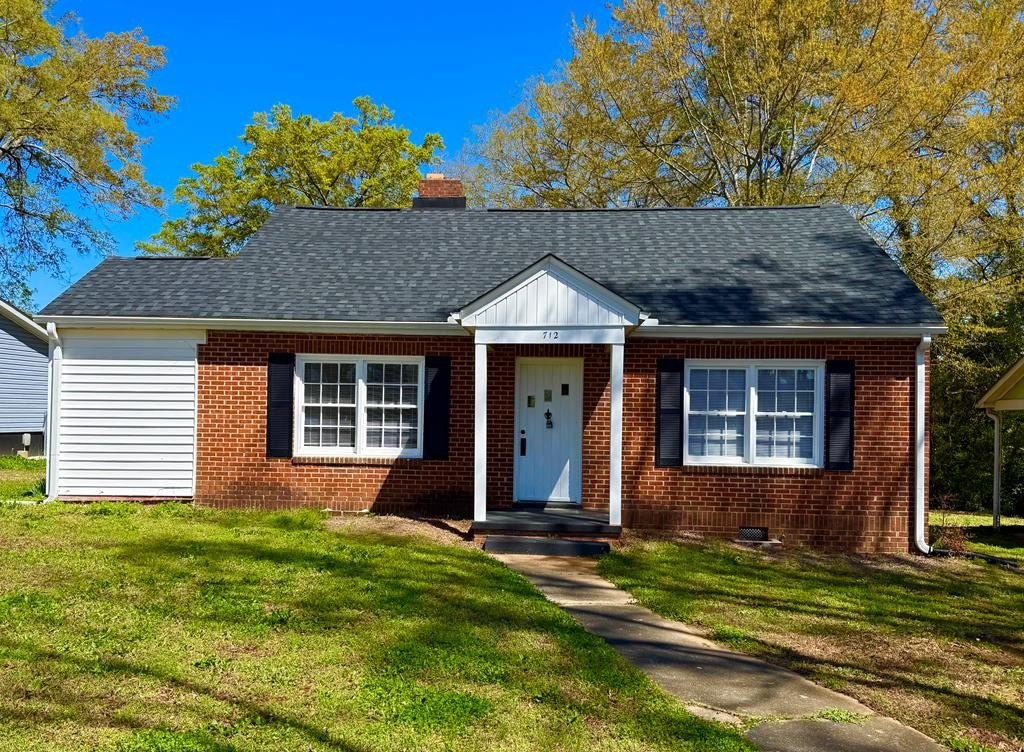 Single Family 2BR 1BA - 712 Highland Park Dr., Greenwood, SC