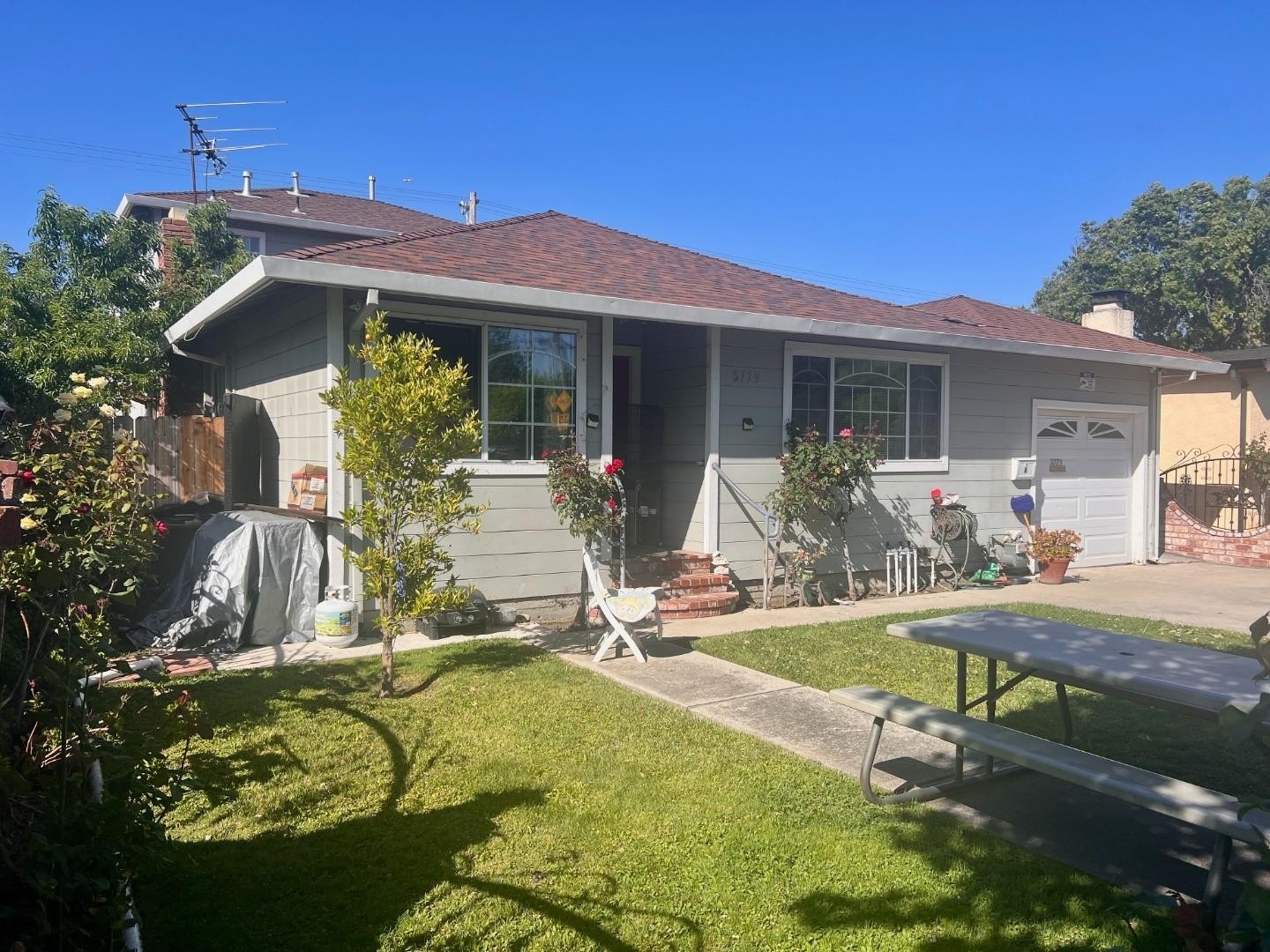 Single Family 6BR 4BA - 3779 Hoover ST, REDWOOD CITY, CA