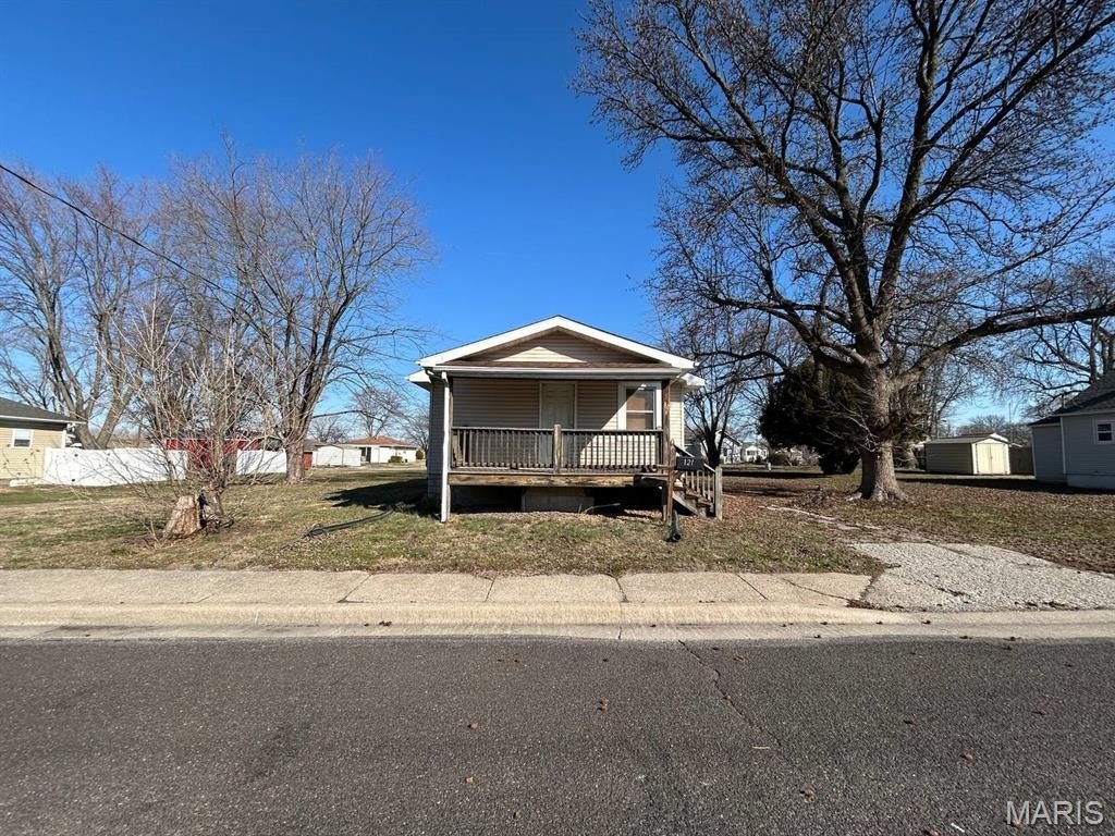 Single Family 2BR 1BA - 121 W Maple Street, Hartford, IL