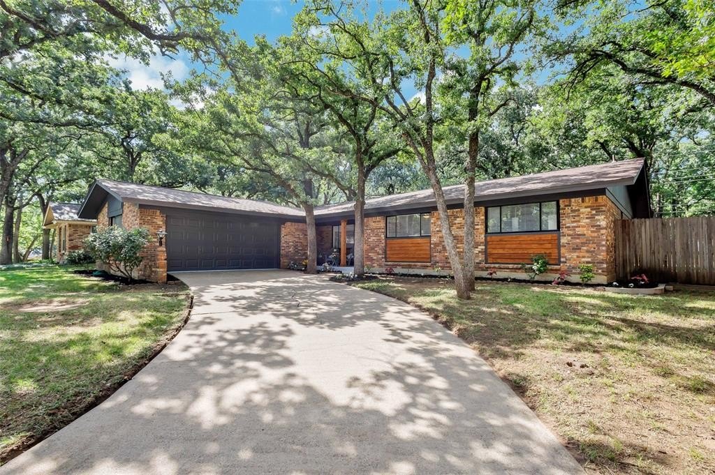 Single Family 3BR 2BA - 612 Circleview Drive S, Hurst, TX