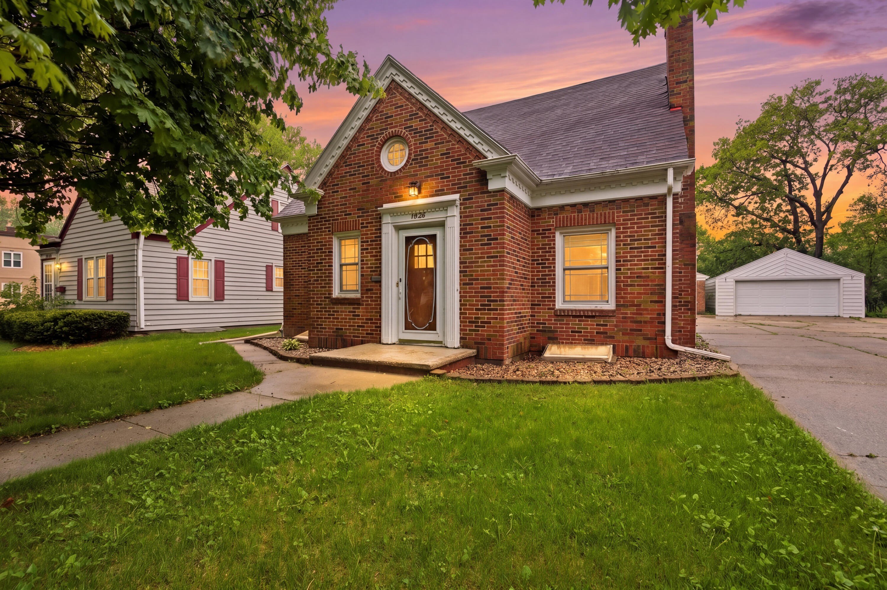 Single Family 3BR 3BA - 1424 S Main Street, Aberdeen, SD