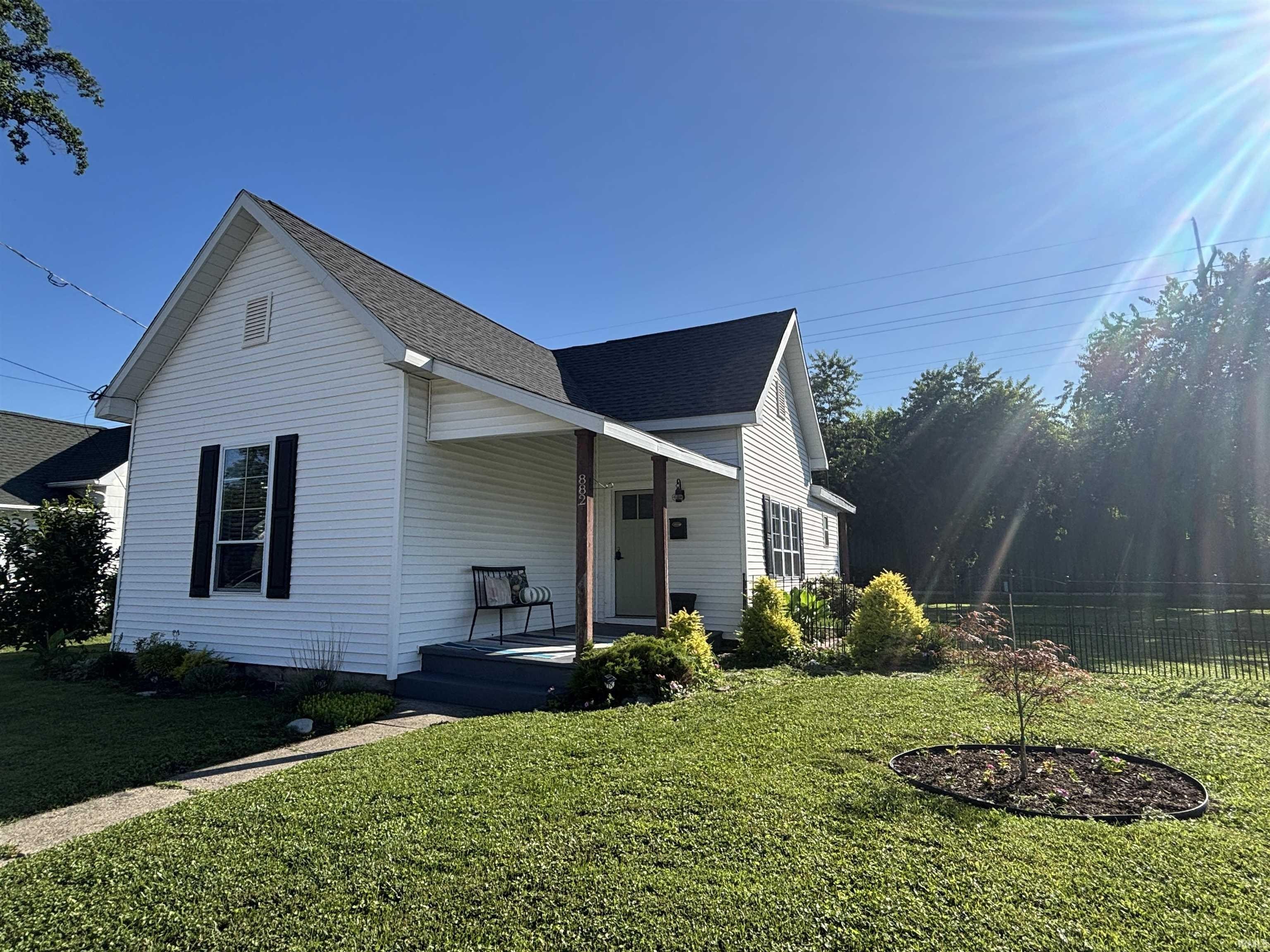 Single Family 2BR 1BA - 882 Emison Avenue, Vincennes, IN