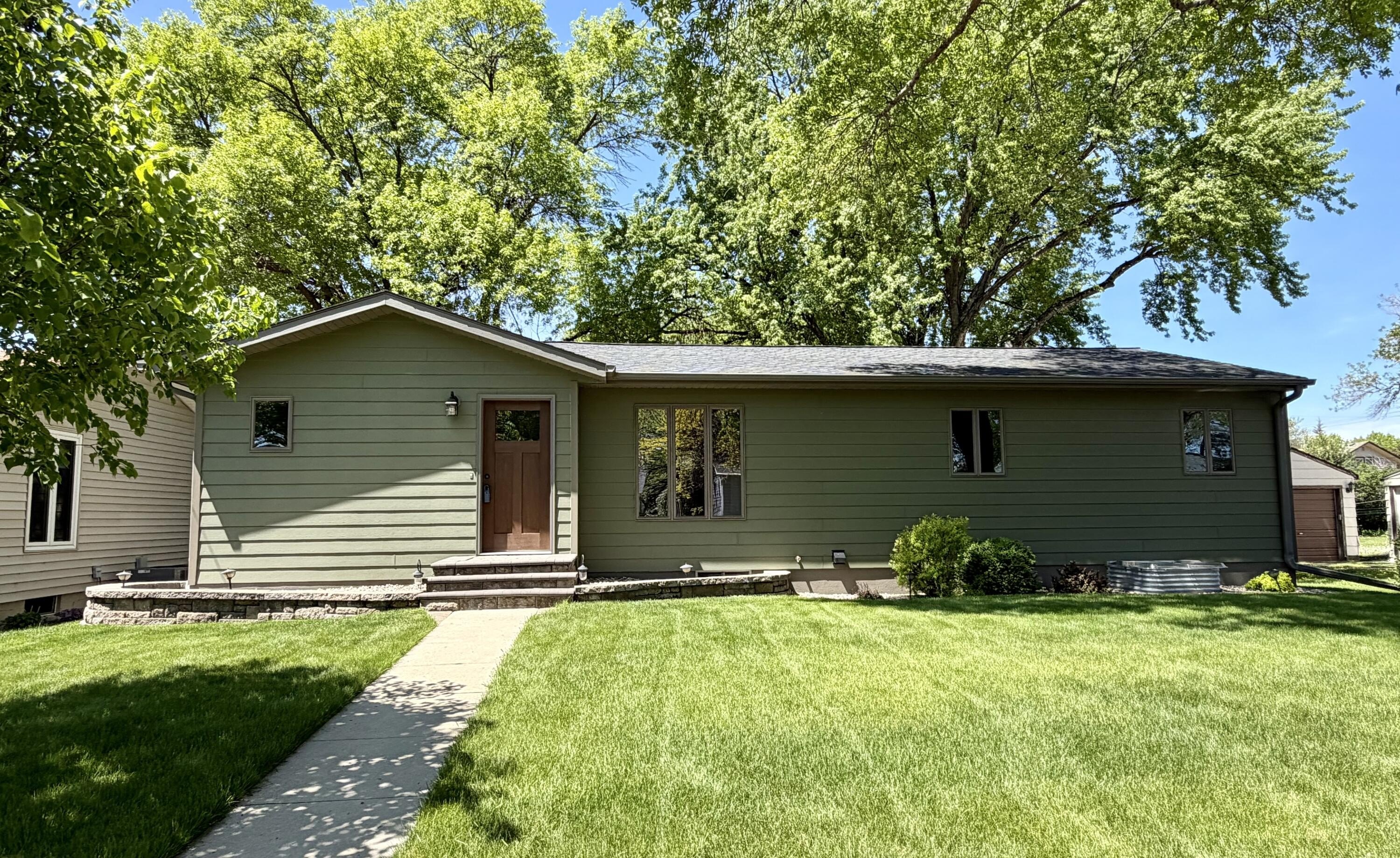 Single Family 5BR 3BA - 814 S Park Street, Aberdeen, SD