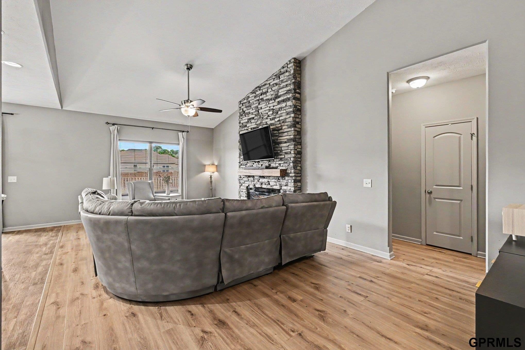 Single Family 4BR 3BA - 4319 Brook Drive, Bellevue, NE