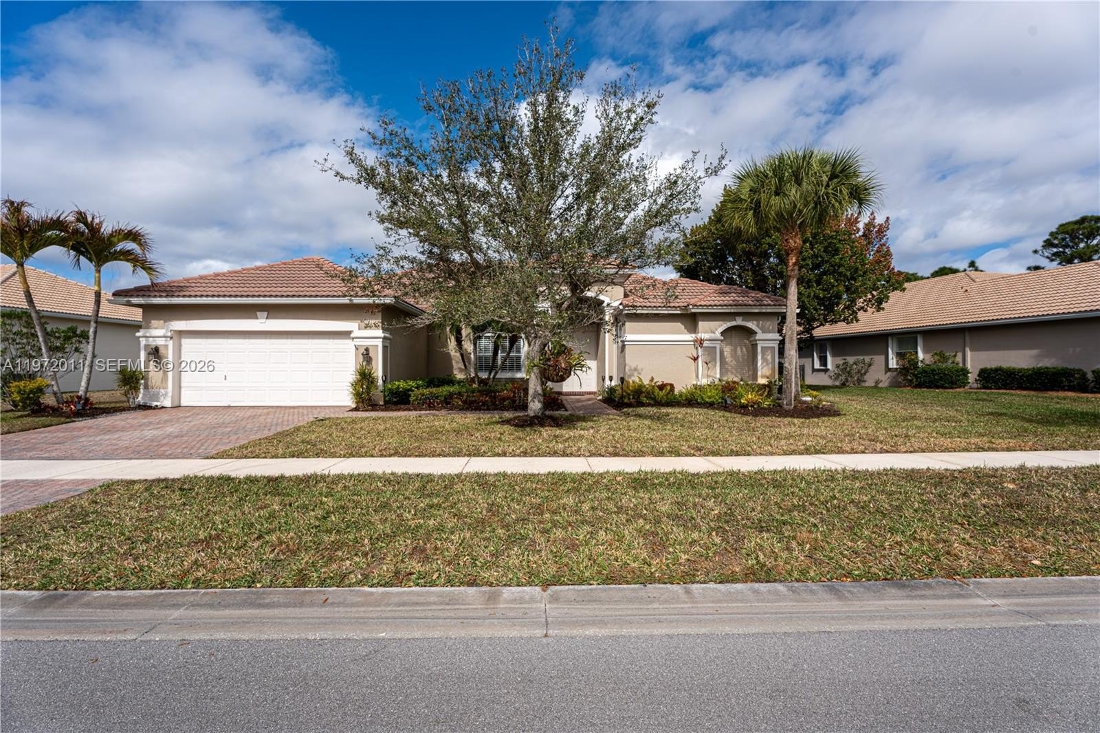 Single Family 4BR 3BA - 6918 SE Sleepy Hollow Ln, Stuart, FL