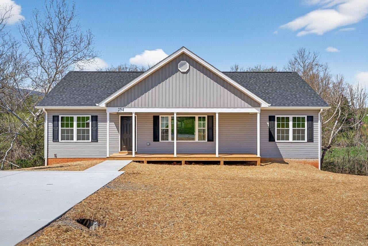Single Family 3BR 2BA - 254 LOCUSTDALE LOOP, SHENANDOAH, VA
