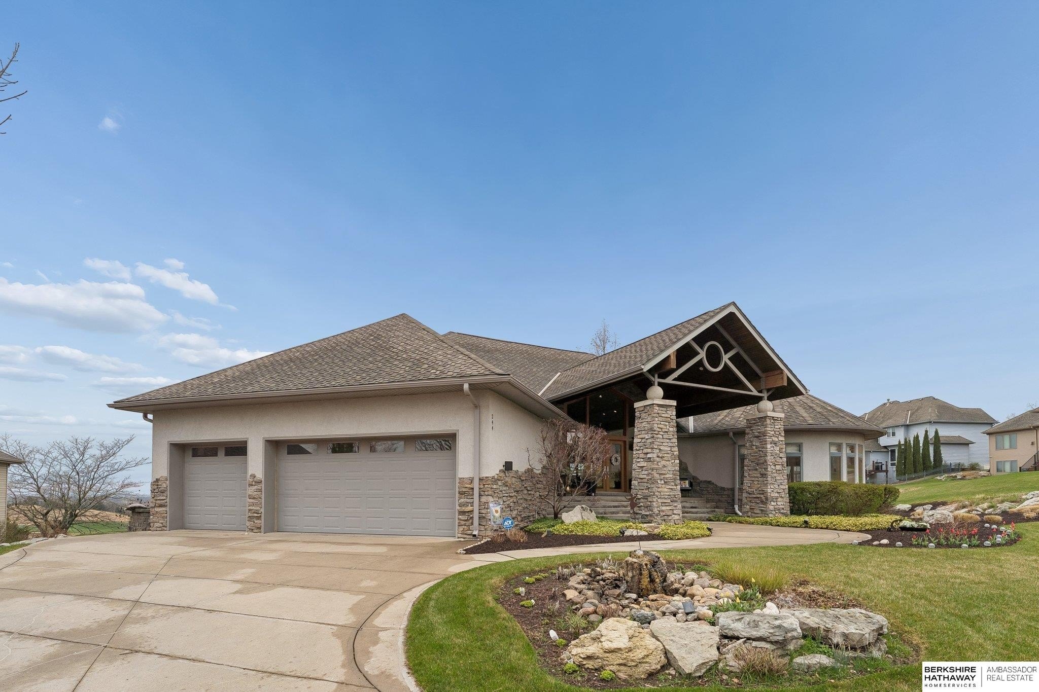 Single Family 3BR 5BA - 244 N Lakeview Way, Ashland, NE