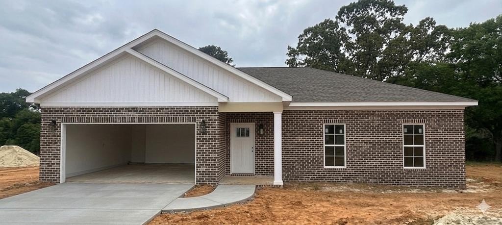 Single Family 4BR 2BA - 133 Edgewood Trail, Headland, AL