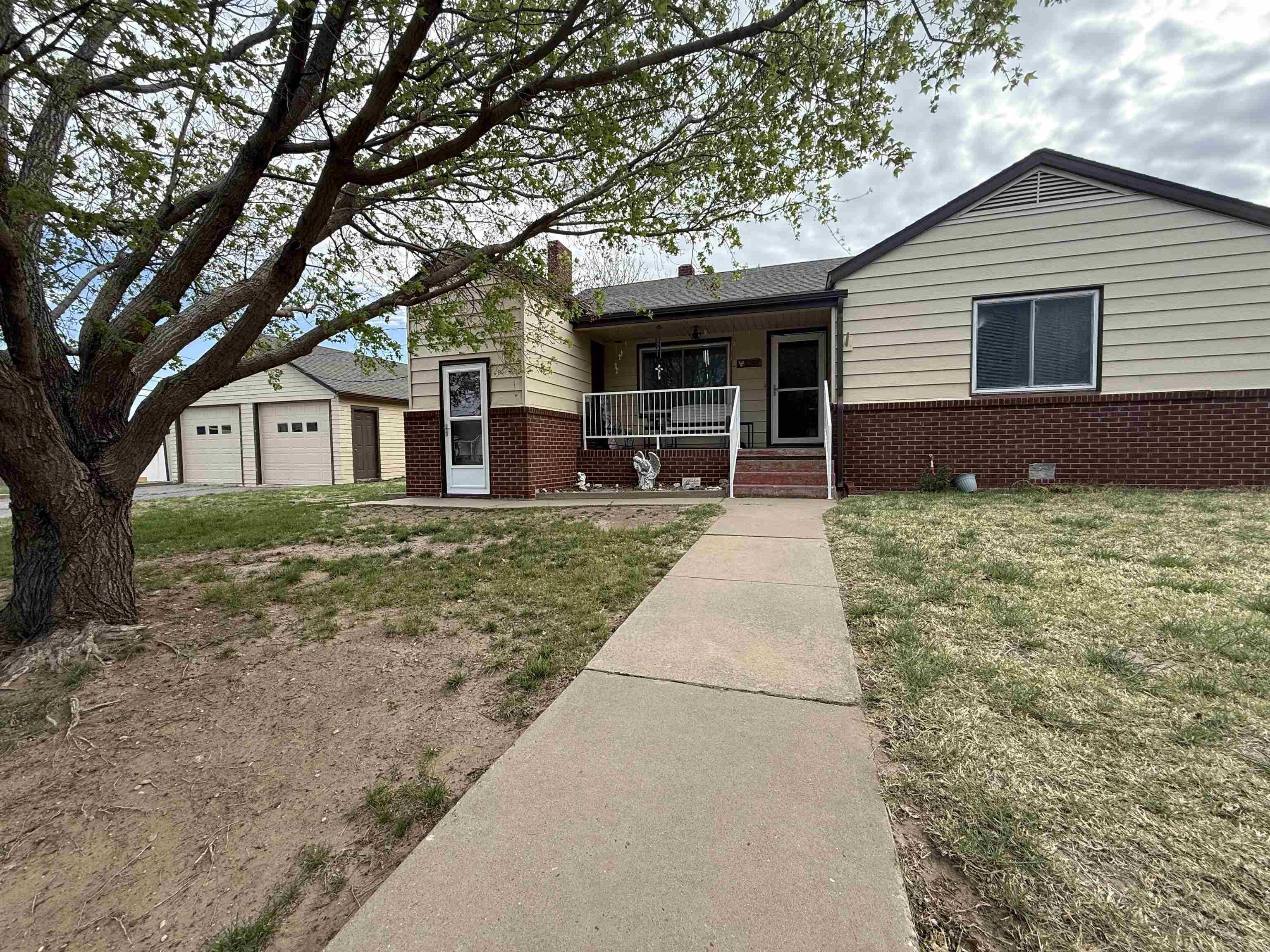 Single Family 3BR 1BA - 1124 15th St, Woodward, OK