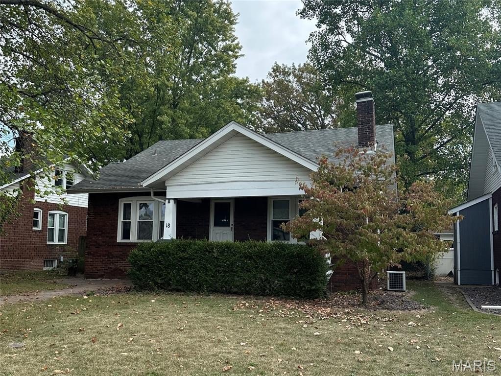 Single Family 4BR 3BA - 18 S 21st Street, Belleville, IL
