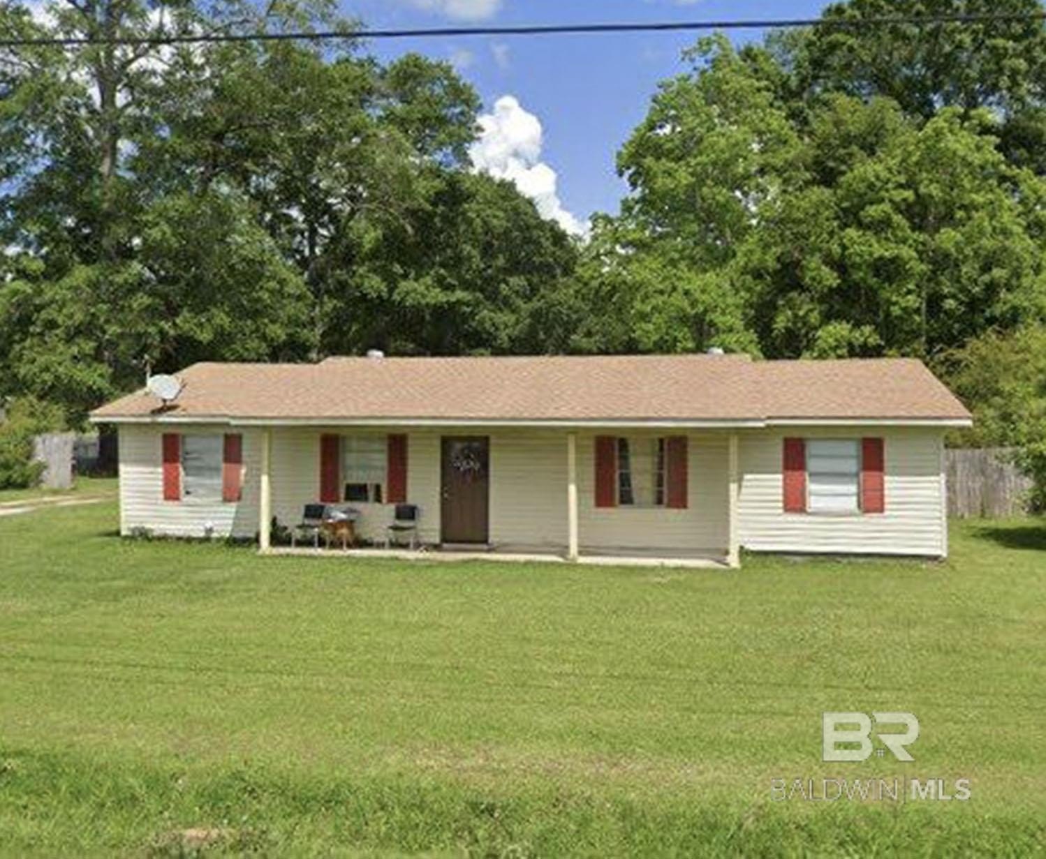 909 Daphne Rd