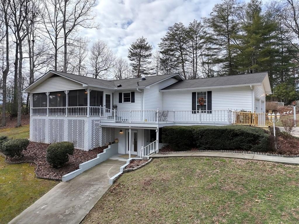 Single Family 3BR 3BA - 970 Wesley Mountain Drive, Blairsville, GA
