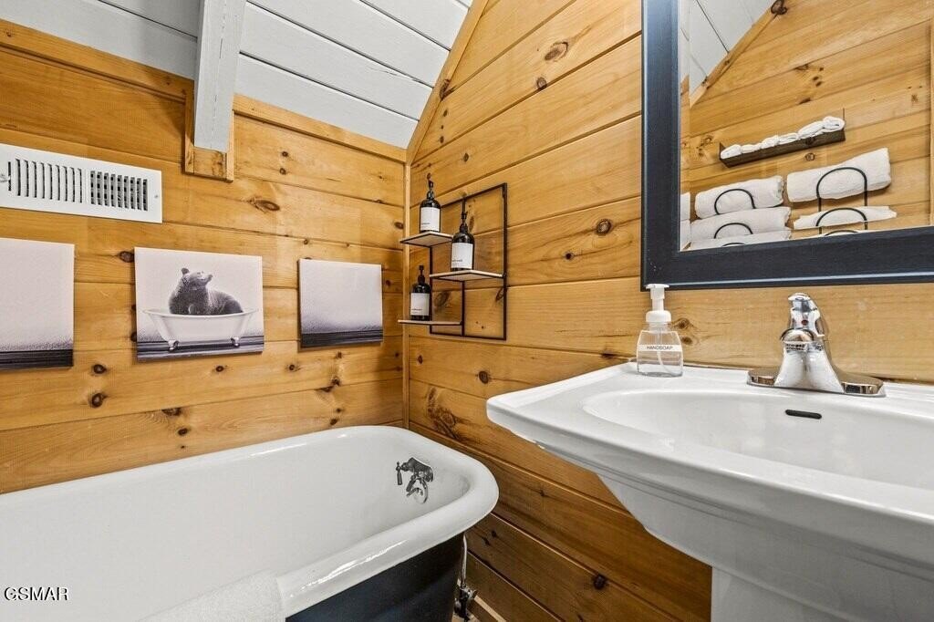 Single Family 3BR 2BA - 907 Ski Mountain Rd., Gatlinburg, TN