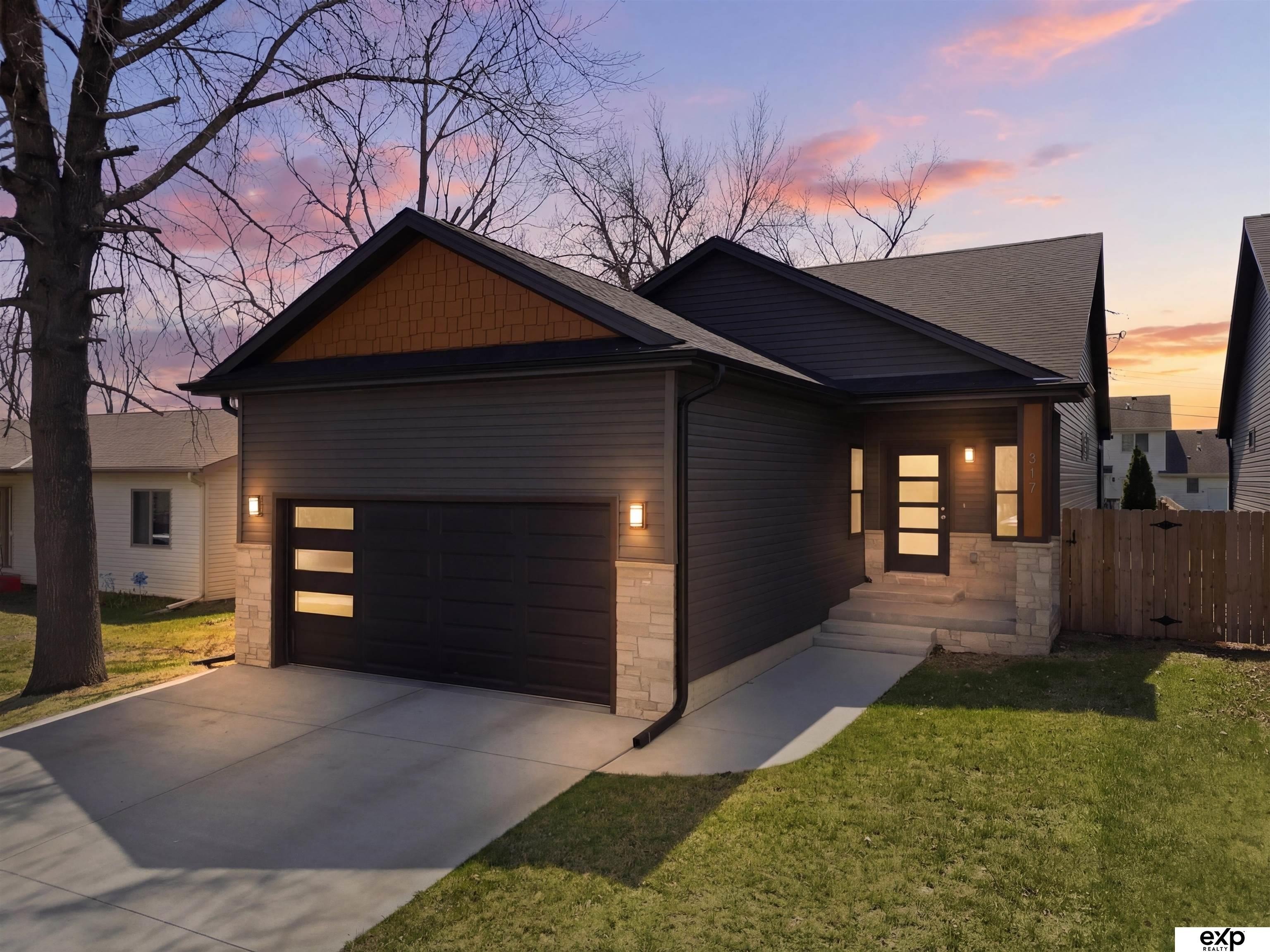 Single Family 4BR 3BA - 317 Groveland Street, Lincoln, NE