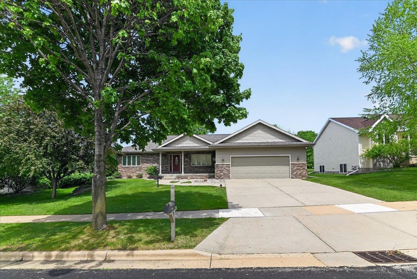 Single Family 3BR 3BA - 409 Badger Lane, Waunakee, WI