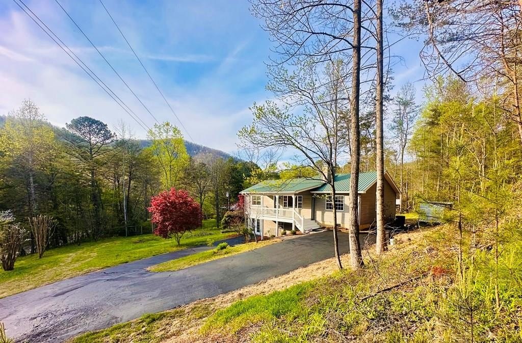 Single Family 3BR 3BA - 2960 Trackrock Church Road, Blairsville, GA