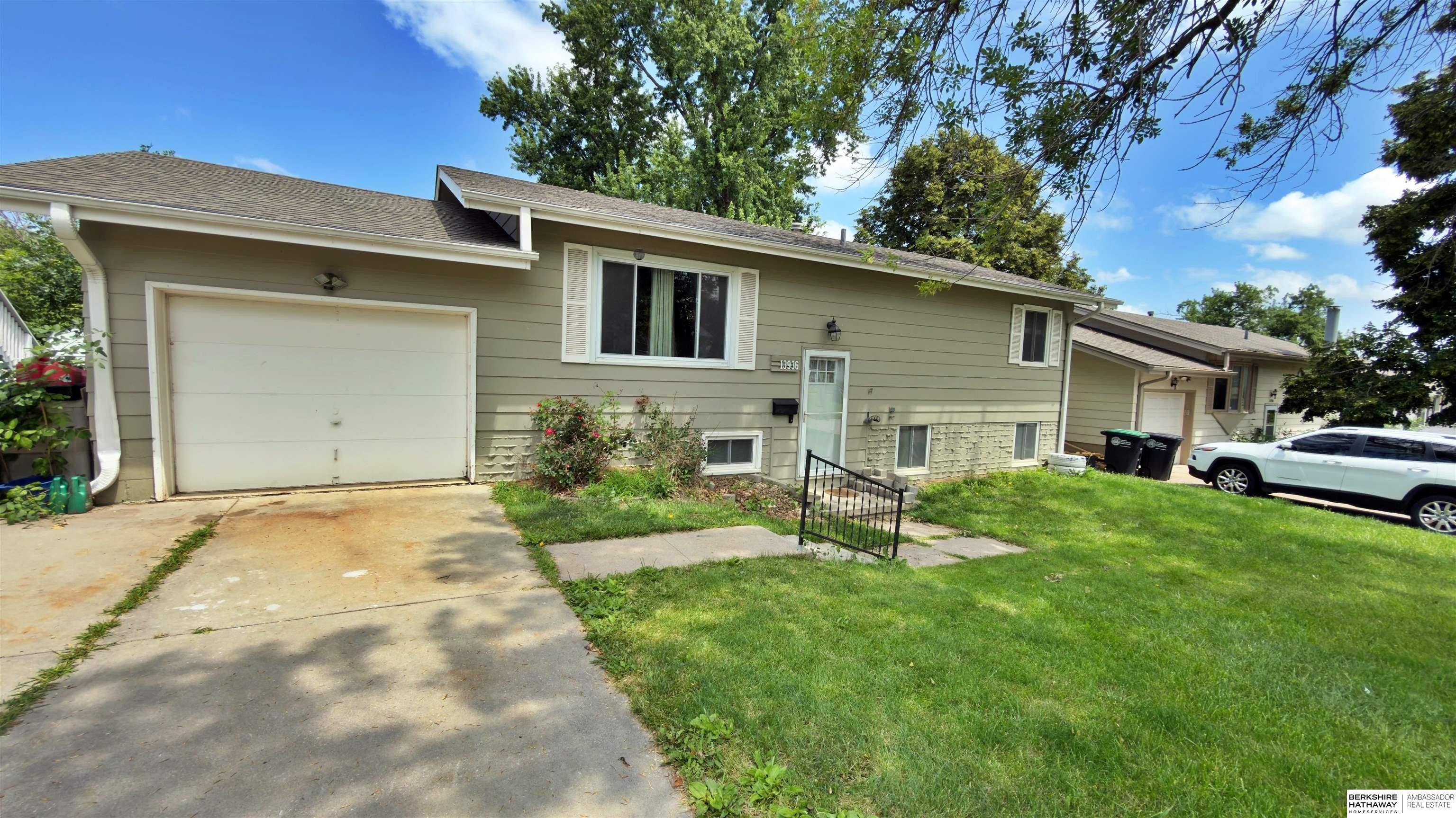 Single Family 2BR 1BA - 13936 Weir Street, Omaha, NE