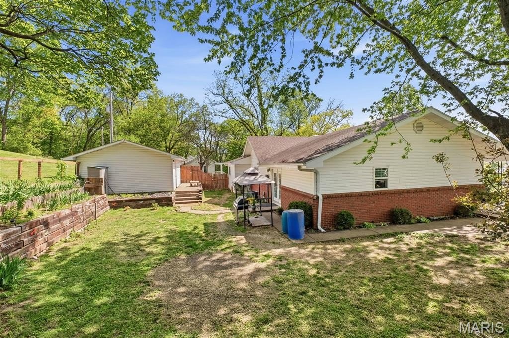 Single Family 4BR 3BA - 409 Luke Street, Clarksville, MO