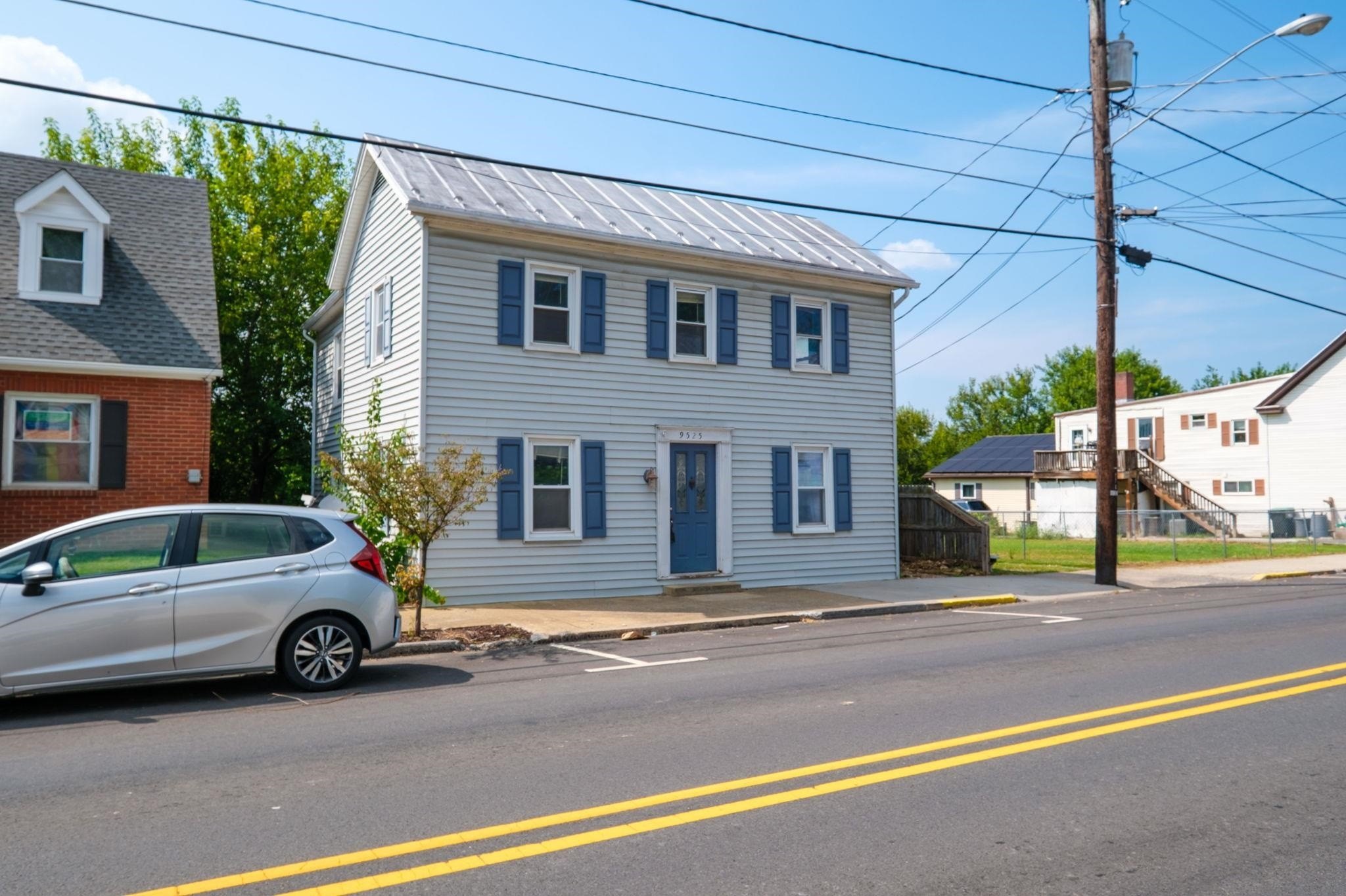 Single Family 4BR 1BA - 9525 S CONGRESS ST, NEW MARKET, VA