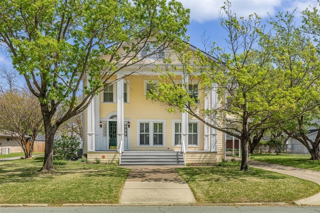 Single Family 4BR 3BA - 1017 N Woods Street, Sherman, TX