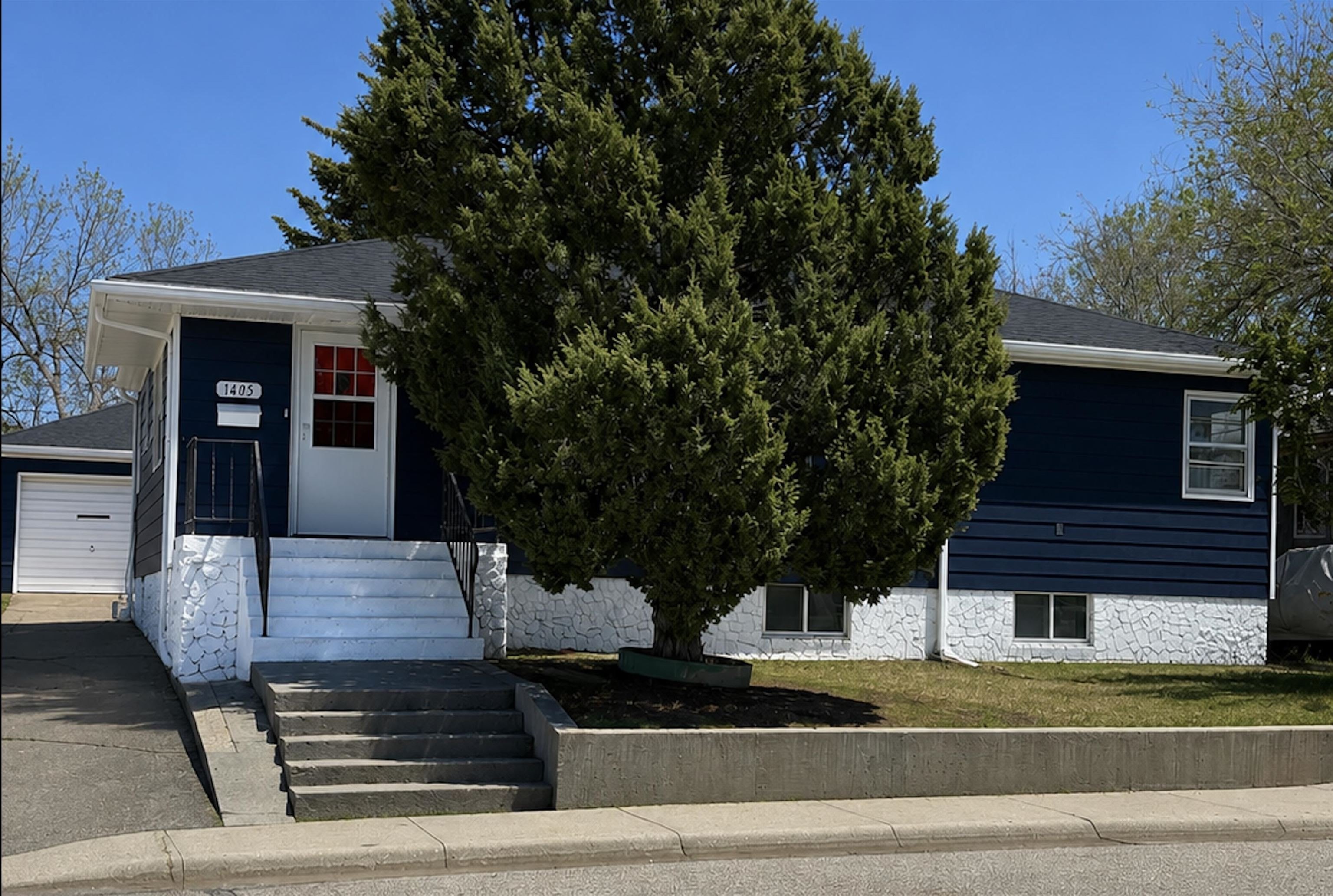Single Family 4BR 2BA - 1405 S Conwell Street, Casper, WY