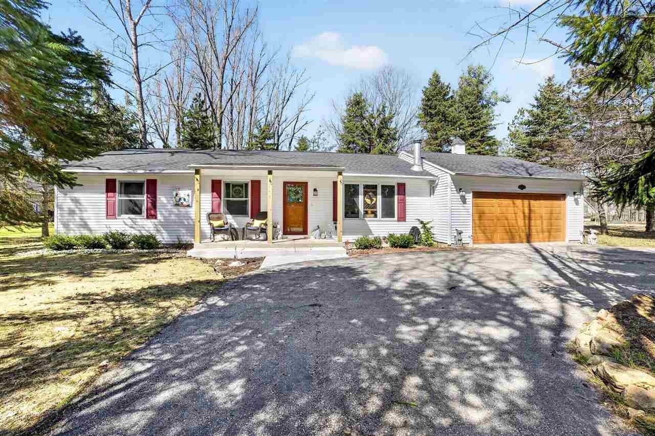 Single Family 3BR 2BA - 8945 Mercer, Charlevoix, MI