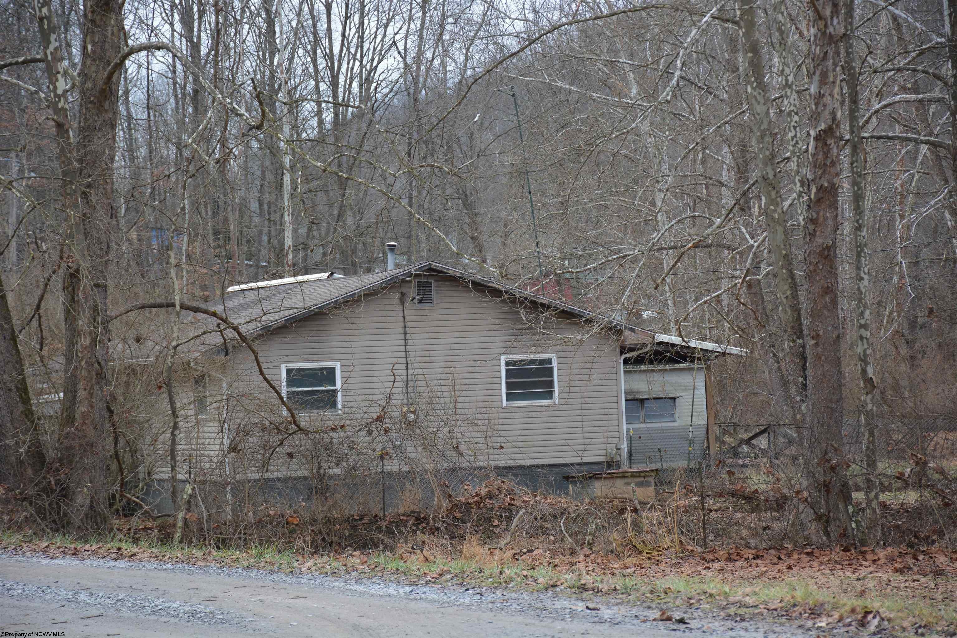 Single Family 3BR 1BA - 801 Harmony Road, West Union, WV