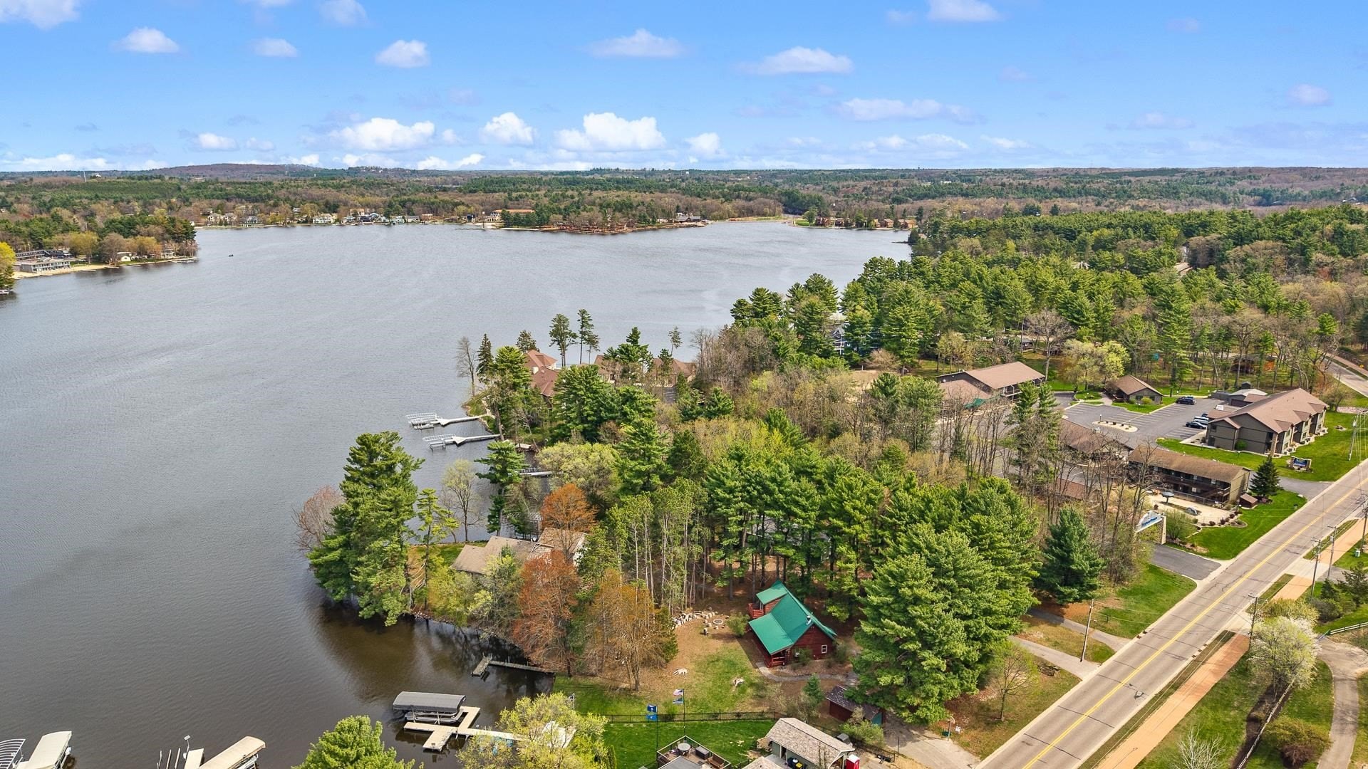 Single Family 3BR 2BA - 857 Canyon Road, Wisconsin Dells, WI