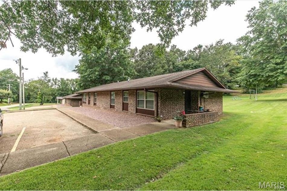 Single Family 24BR 24BA - 1020 E Washington, Doniphan, MO
