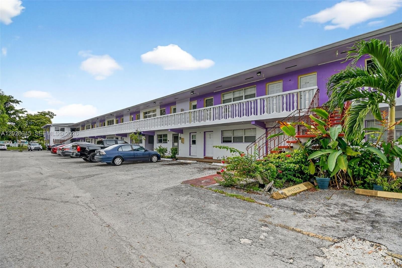 Condo 1BR 1BA - 245 NE 191st St, Miami, FL