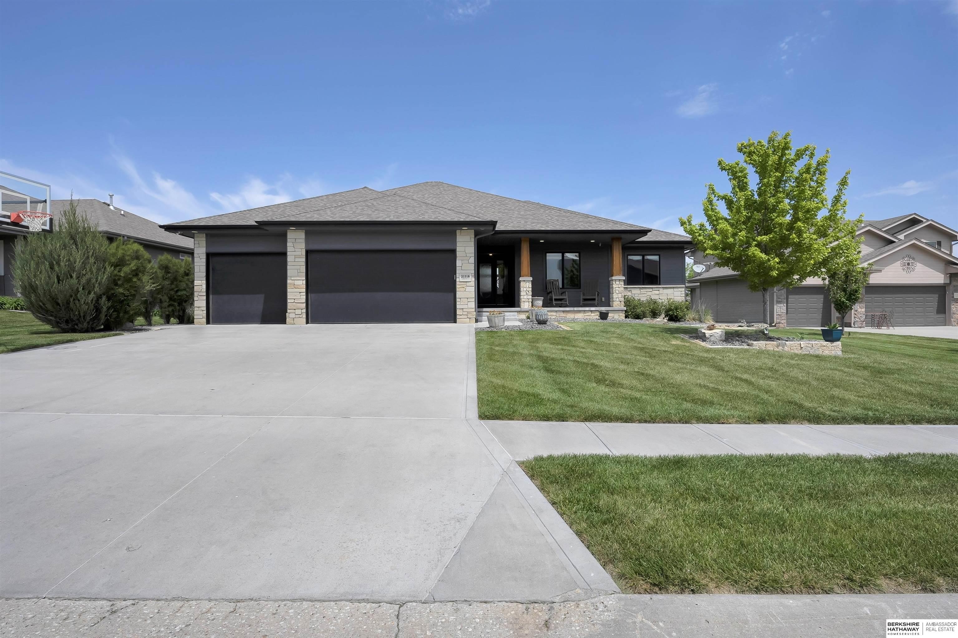 Single Family 3BR 2BA - 21318 Castlerock Lane, Gretna, NE
