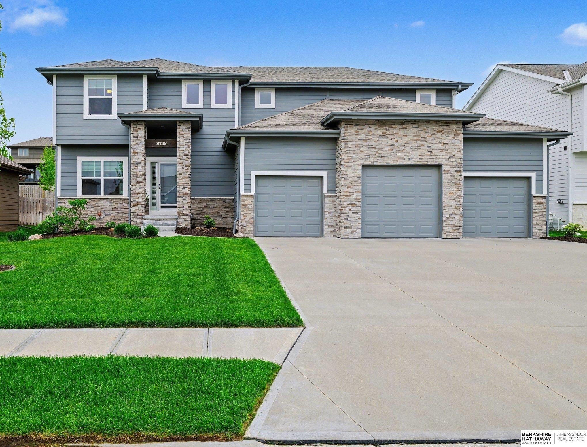 Single Family 6BR 4BA - 8126 S 196 Street, Gretna, NE