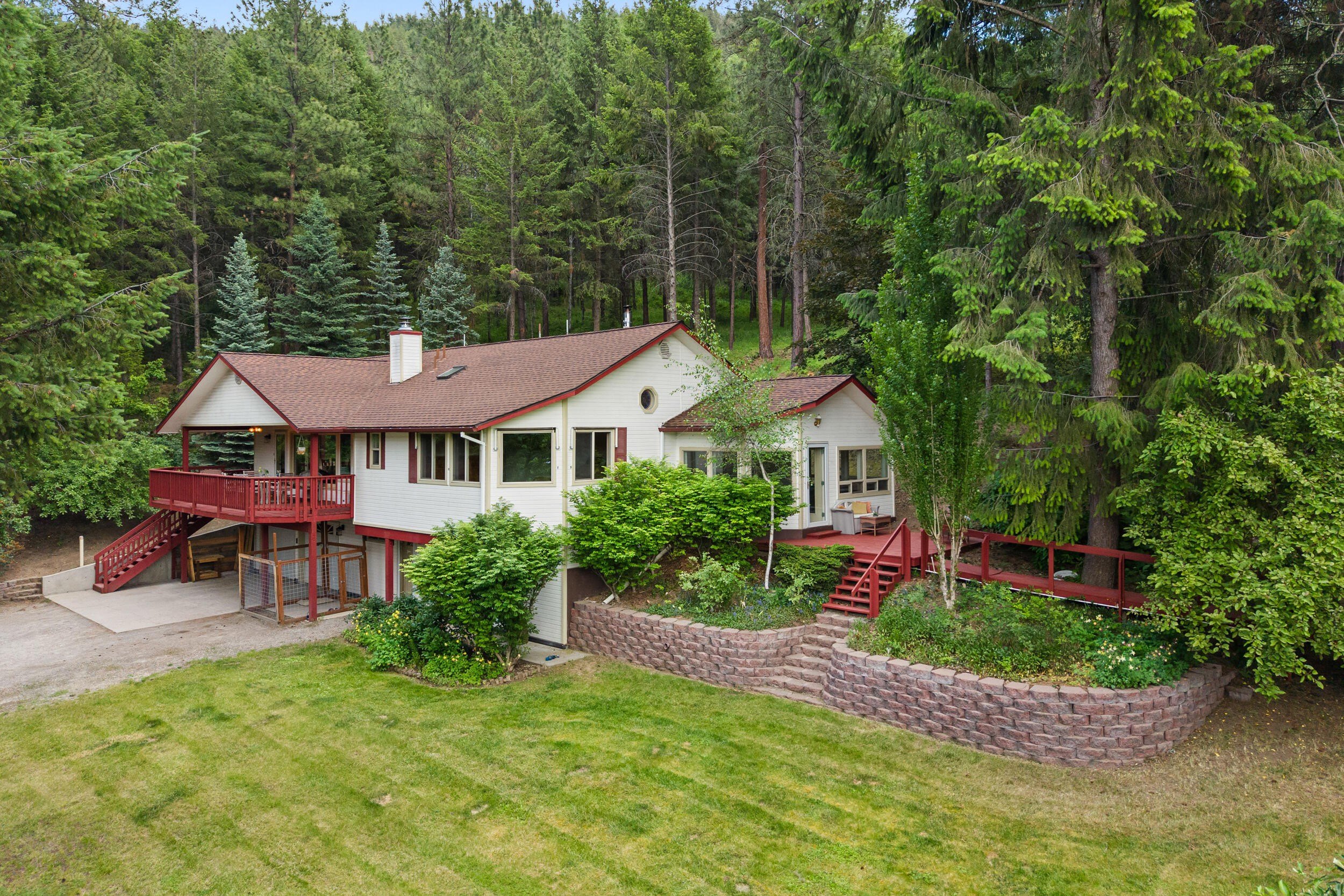 Single Family 3BR 5BA - 1881 HIGHWAY 25 S, KETTLE FALLS, WA