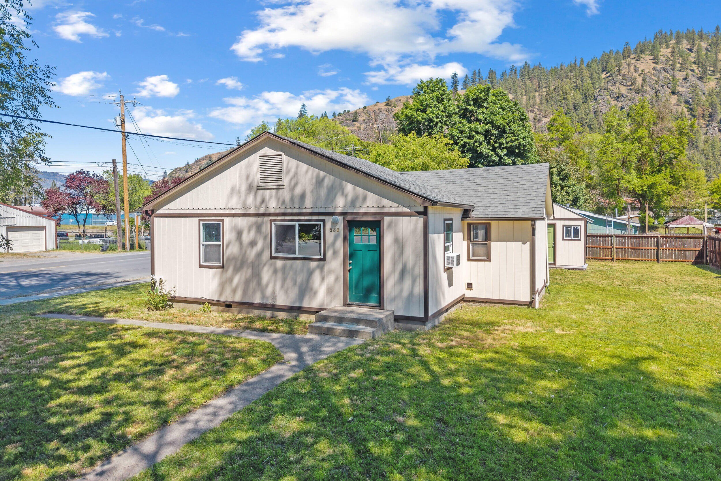 Single Family 2BR 1BA - 380 W 5TH Ave, KETTLE FALLS, WA