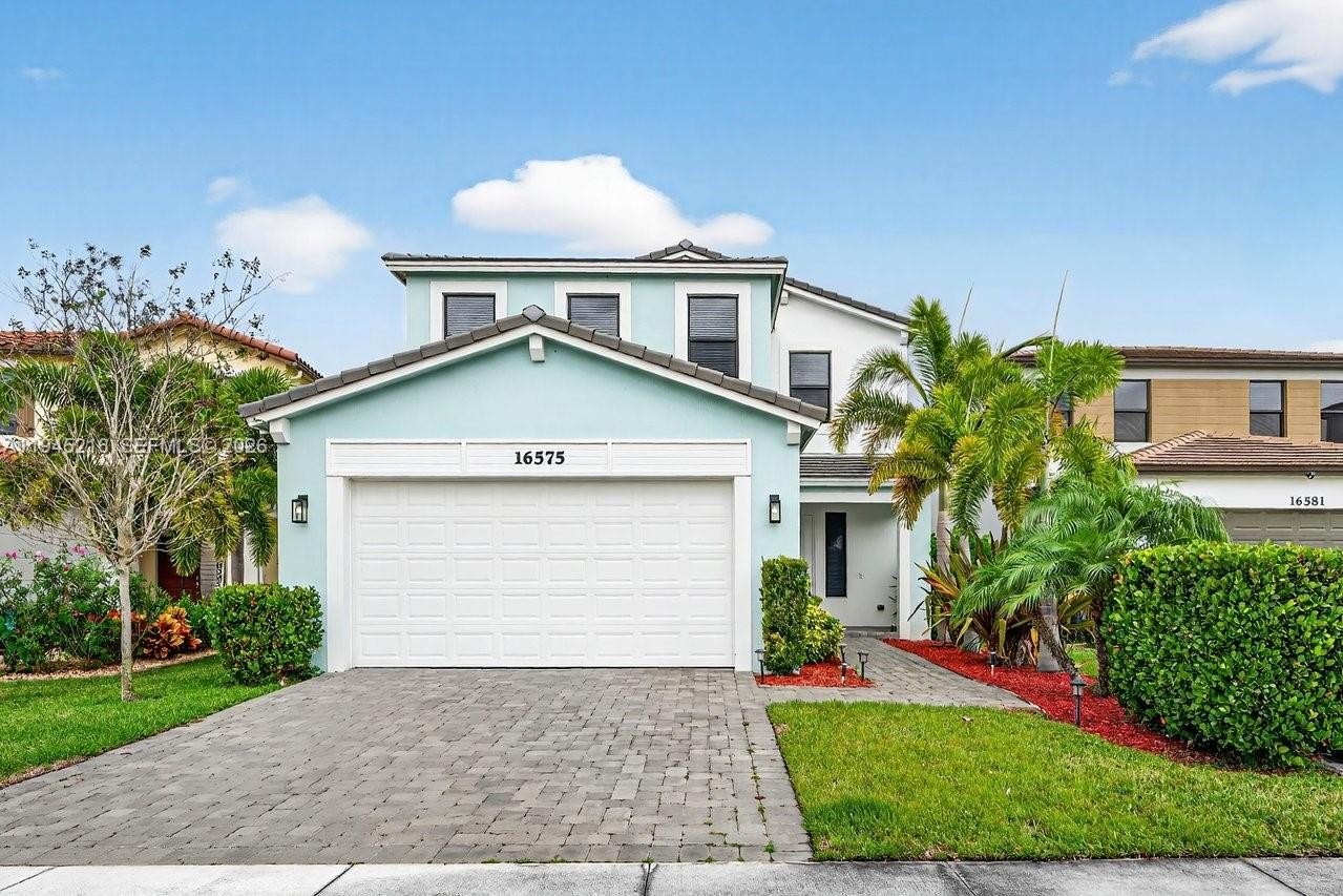 Single Family 5BR 4BA - 16575 Cove Rd, Westlake, FL