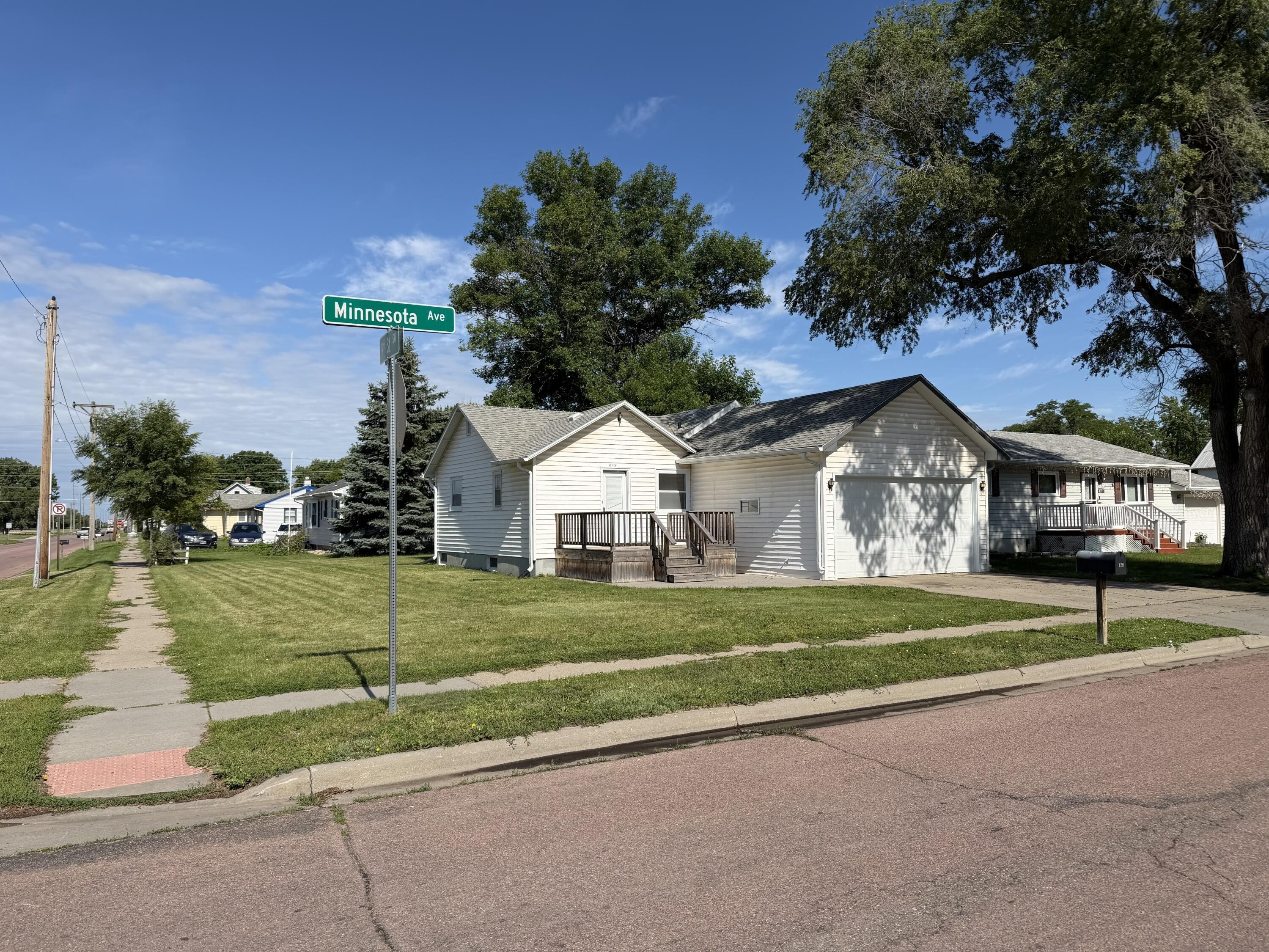 Other 3BR 2BA - 879 Minnesota Ave SW, Huron, SD