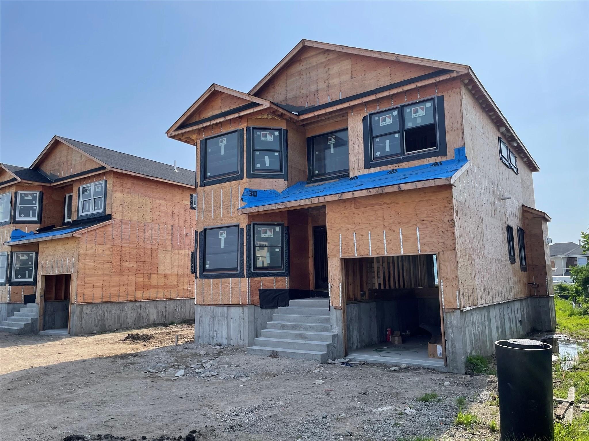 Single Family 4BR 3BA - 101 Clocks Boulevard, Massapequa, NY