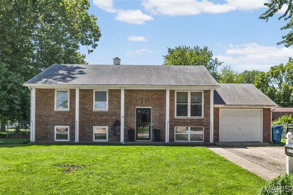 Single Family 4BR 2BA - 5 W Oak Street, New Baden, IL